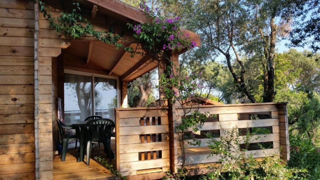 Mare E Monti Chalets Porto Pollo Exterior photo